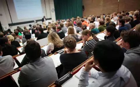 Rund jeder sechste Studierende bekommt Bafög.  - Foto: Oliver Berg/dpa