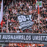 Die Meinung vieler Fans zur 50+1-Regel ist klar. (Archivbild) - Foto: Jan Woitas/dpa