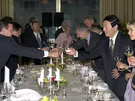 Unter Ex-Ministerpräsident Zhu Rongji läutete China seinen wirtschaftlichen Aufstieg ein. (Archivbild)  - Foto: picture-alliance / dpa