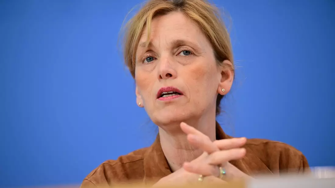 Familienministerin Prien will die Kinder- und Jugendhilfe neu ordnen. (Archivbild) - Bild: Sebastian Gollnow/dpa