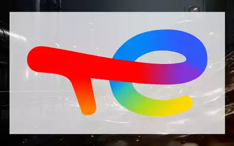 Abstrakte Darstellung des globalen Ölmarktes mit metallischen Texturen und warmen Lichtakzenten vor dunklem Hintergrund. - Foto: über boerse-global.de