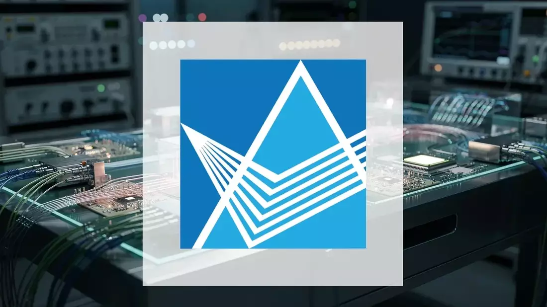 POET Technologies Stock at €7.69: AI Optical Interposer Play Seeks Balance After 59% Correction