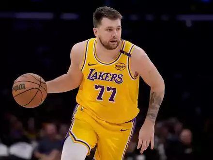 Bekommt einen neuen Boss: Lakers-Star Luka Doncic. (Archivbild) - Foto: Eric Thayer/AP/dpa