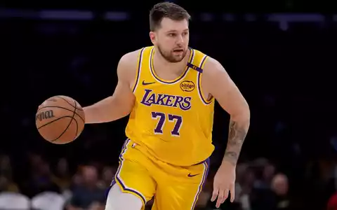 Bekommt einen neuen Boss: Lakers-Star Luka Doncic. (Archivbild) - Foto: Eric Thayer/AP/dpa