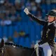 Jubelt nach ihrer Gold-Vorstellung im Team-Finale: Isabell Werth. - Bild: Rolf Vennenbernd/dpa