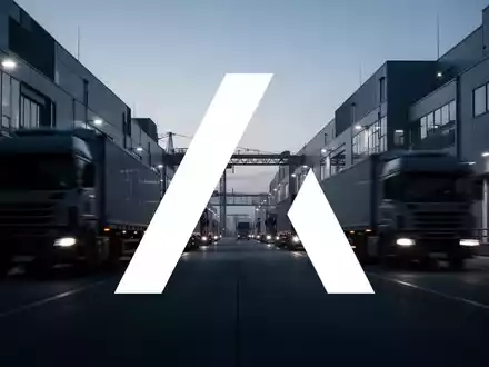 Abstrakte Darstellung eines modernen Logistikzentrums in der Dämmerung mit Fokus auf industrielle Infrastruktur. - Foto: über boerse-global.de