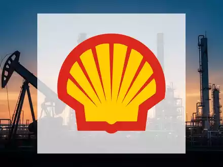 Abstrakte Darstellung einer modernen Ölraffinerie bei Sonnenuntergang als Symbol für den Energiesektor. - Foto: über boerse-global.de