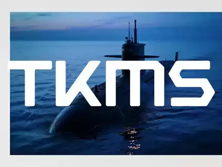 Ein modernes U-Boot im tiefblauen Wasser bei Dämmerung als Symbol für die maritime Industrie. - Foto: über boerse-global.de