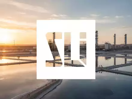 Moderne Lithium-Extraktionsanlage bei Sonnenuntergang als Symbol für die Rohstoffindustrie. - Foto: über boerse-global.de