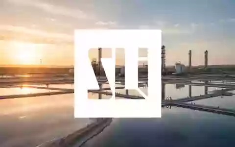 Moderne Lithium-Extraktionsanlage bei Sonnenuntergang als Symbol für die Rohstoffindustrie. - Foto: über boerse-global.de