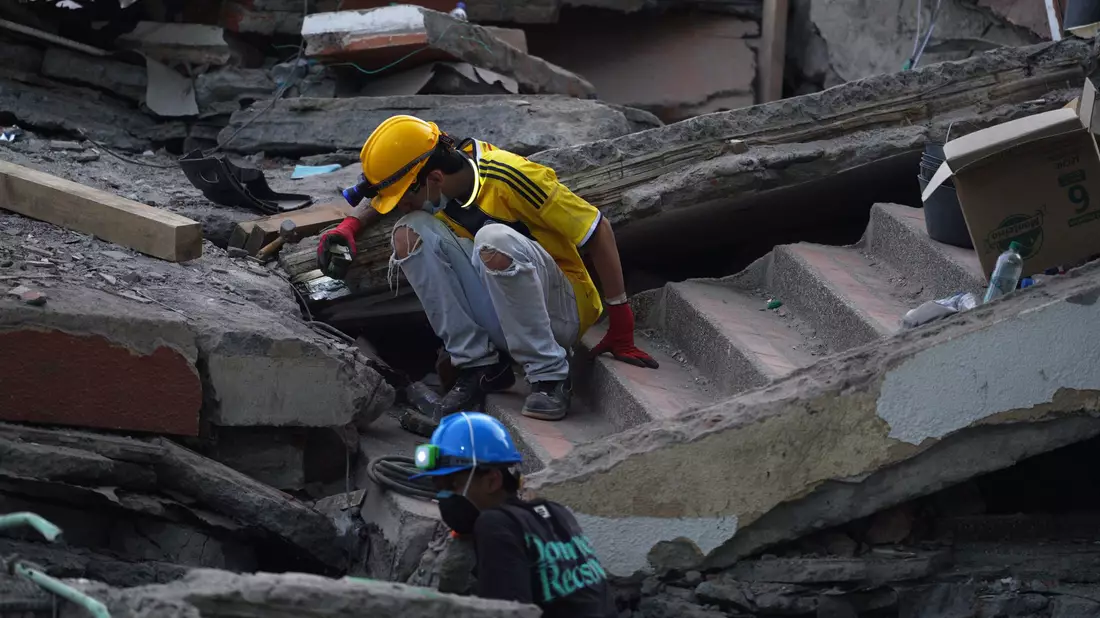 Das Erdbeben der Stärke 7,4 verursachte Schäden in mehreren Städten.  - Bild: Ivan Valencia/AP/dpa