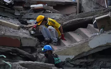 Das Erdbeben der Stärke 7,4 verursachte Schäden in mehreren Städten.  - Foto: Ivan Valencia/AP/dpa