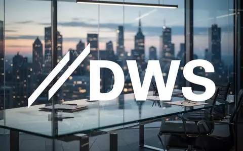 Abstraktes, atmosphärisches Bild eines modernen Büros mit Blick auf einen Finanzdistrikt zur Dämmerung. - Foto: über boerse-global.de