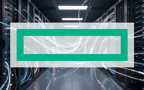 Moderne Serverinfrastruktur in einem Rechenzentrum mit leuchtenden Glasfaserkabeln und technischer Atmosphäre. - Foto: über boerse-global.de