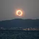 Verdeckte Sonne über Mallorca während der totalen Sonnenfinsternis. - Bild: Clara Margais/dpa