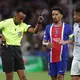 Schiedsrichter Omar Artan aus Somalia leitet als erster Nicht-Europäer den UEFA-Supercup. - Bild: Heinz-Peter Bader/AP/dpa