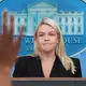 Die US-Regierungssprecherin Karoline Leavitt geht. (Archivfoto) - Bild: Alex Brandon/AP/dpa