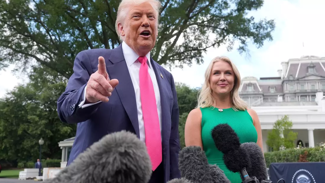 Leavitt gilt als Loyalistin Trumps. (Archivbild) - Bild: Manuel Balce Ceneta/AP/dpa