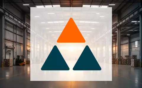 Modernes Logistikzentrum in der Abenddämmerung als Symbol für effiziente Lieferketten und globale Logistik. - Foto: über boerse-global.de