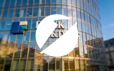 Modernes Bankgebäude in einem Finanzviertel bei hellem Tageslicht - Foto: über boerse-global.de