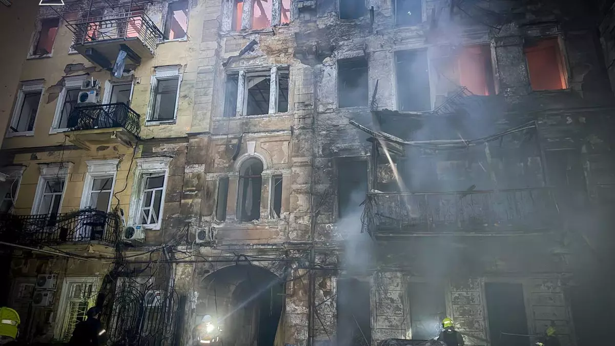 Russland überzieht die Ukraine seit mehr als vier Jahren mit zerstörerischen Luftangriffen. (Archivbild) - Bild: Ukrainian Emergency Service/AP/dpa