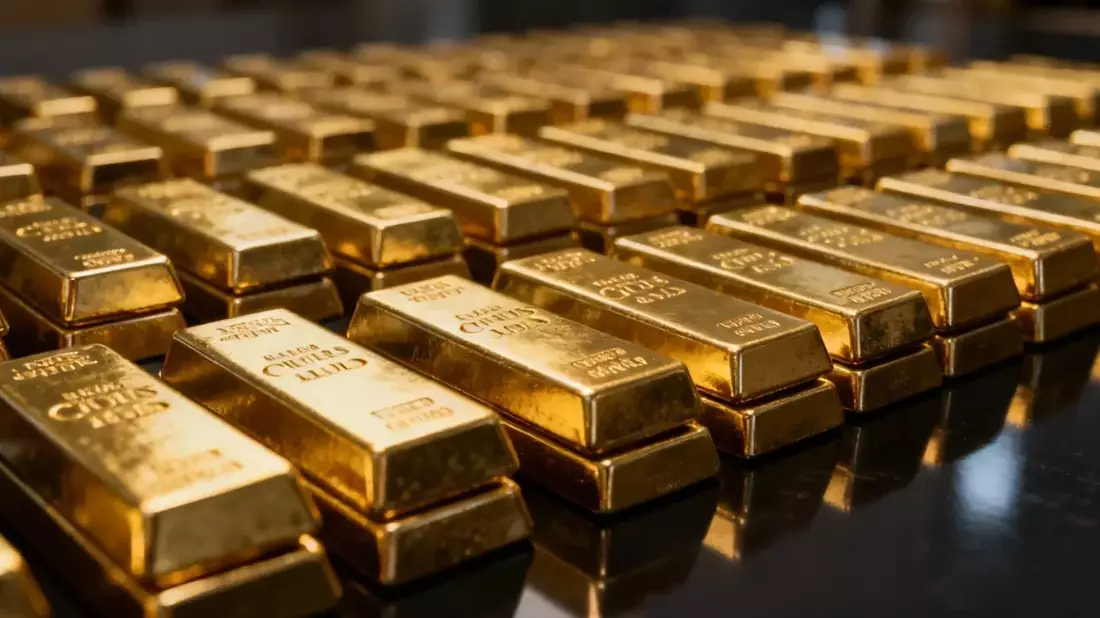 Gold Rebounds Above $4,400 as Fed Rate Hike Odds Drop, But Overbought Risks Loom