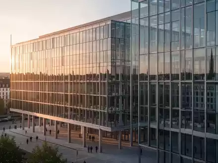 Moderne Architektur der Deutschen Bundesbank bei Sonnenuntergang. - Foto: über boerse-global.de