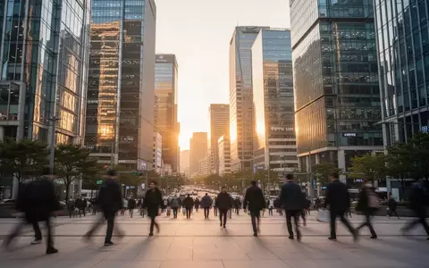 Moderne Skyline von Seoul im warmen Licht, die den Aufschwung am Finanzmarkt symbolisiert. - Foto: über boerse-global.de