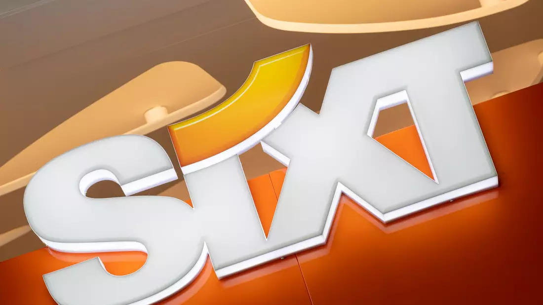 Der Autovermieter Sixt legt kräftig zu. (Archivbild) - Bild: Peter Kneffel/dpa