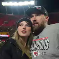 Football-Profi Travis Kelce (36) hat über seine Hochzeit mit Popstar Taylor Swift (36) gesprochen. (Archivbild) - Foto: Charlie Riedel/AP/dpa