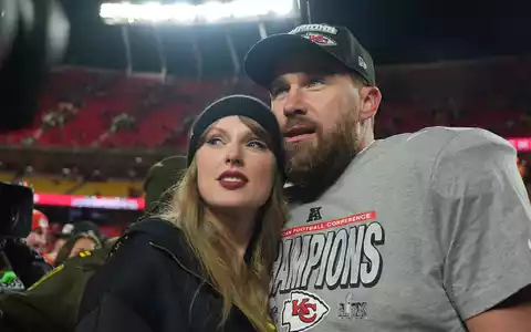 Football-Profi Travis Kelce (36) hat über seine Hochzeit mit Popstar Taylor Swift (36) gesprochen. (Archivbild) - Foto: Charlie Riedel/AP/dpa
