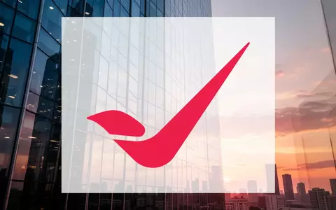 Moderne Glasfassade eines Bürogebäudes im Sonnenuntergang als Symbol für Finanzwachstum und Kapitalmärkte. - Foto: über boerse-global.de