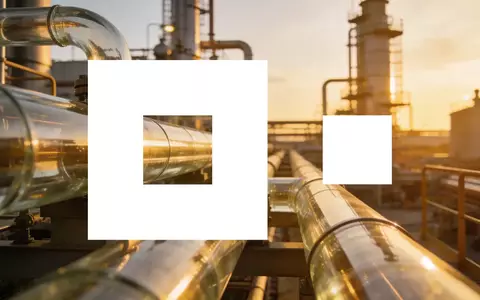 Moderne Industrieanlage bei Sonnenuntergang als Symbol für wirtschaftlichen Erfolg und Unternehmenswachstum. - Foto: über boerse-global.de
