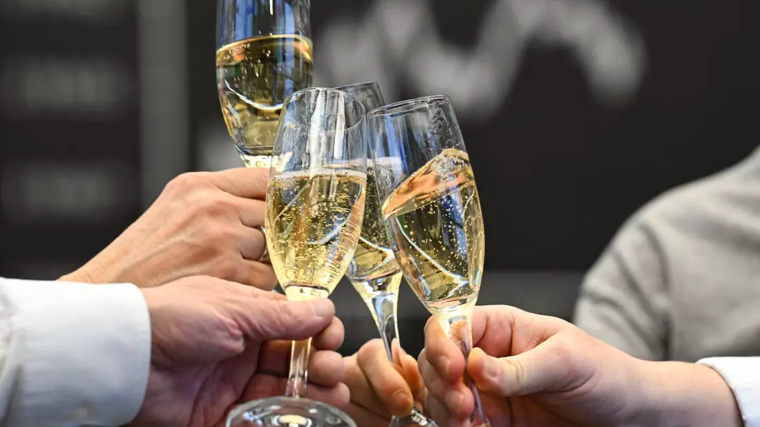 Gut 3,9 Millionen Euro: Die durchschnittliche Vergütung der Vorstände der 40 Konzerne im Deutschen Aktienindex ist 2025 erneut gestiegen. (Symbolbild) - Bild: Arne Dedert/dpa