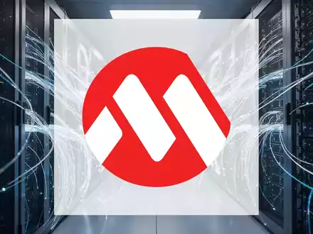 Moderne Serverinfrastruktur mit leuchtenden Glasfaserkabeln als Symbol für digitale Rechenleistung. - Foto: über boerse-global.de