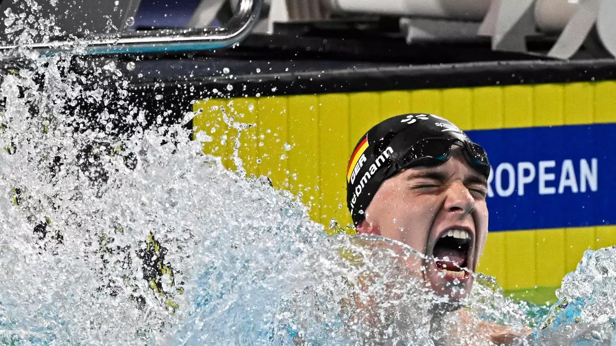 Johannes Liebmann schreit seine Freude heraus. Sonst ist er eher ruhig. - Bild: Julien De Rosa/AFP/dpa