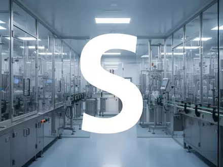 Moderne pharmazeutische Produktionsanlage mit steriler Laborumgebung und industrieller Investitionsatmosphäre. - Foto: über boerse-global.de
