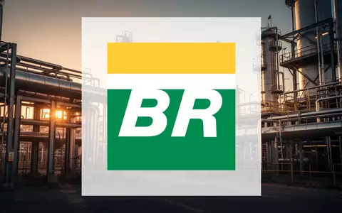 Abstrakte Darstellung einer Industrieanlage für Öl und Gas bei goldenem Licht. - Foto: über boerse-global.de