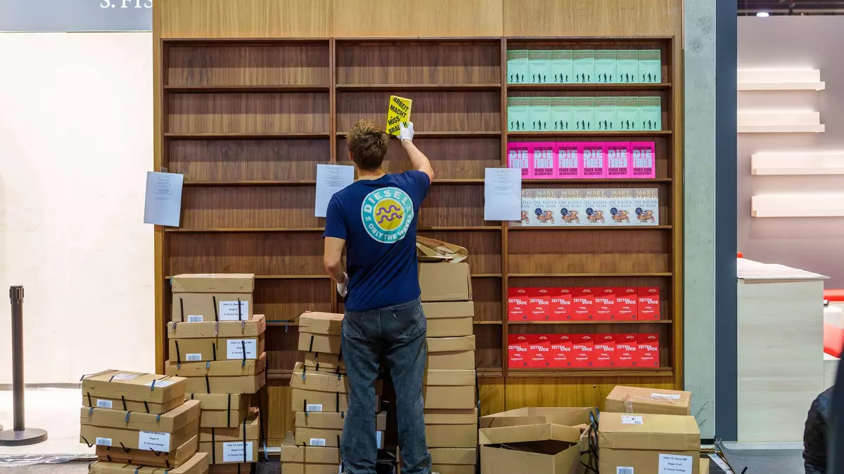 Vor allem junge Leute nehmen notgedrungen befristete Jobs an. (Symbolbild) - Bild: Andreas Arnold/dpa/dpa-tmn