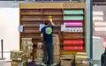 Vor allem junge Leute nehmen notgedrungen befristete Jobs an. (Symbolbild) - Foto: Andreas Arnold/dpa/dpa-tmn