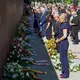 An der Gedenkstätte Berliner Mauer wurde an den Mauerbau vor 65 Jahren erinnert.  - Bild: Sören Stache/dpa
