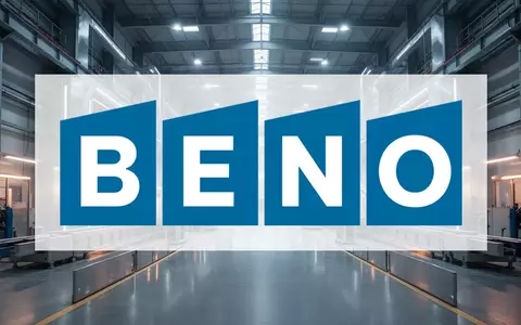 Moderne, weitläufige Industriehalle einer Fertigungsanlage in einer professionellen, atmosphärischen Lichtstimmung. - Foto: über boerse-global.de