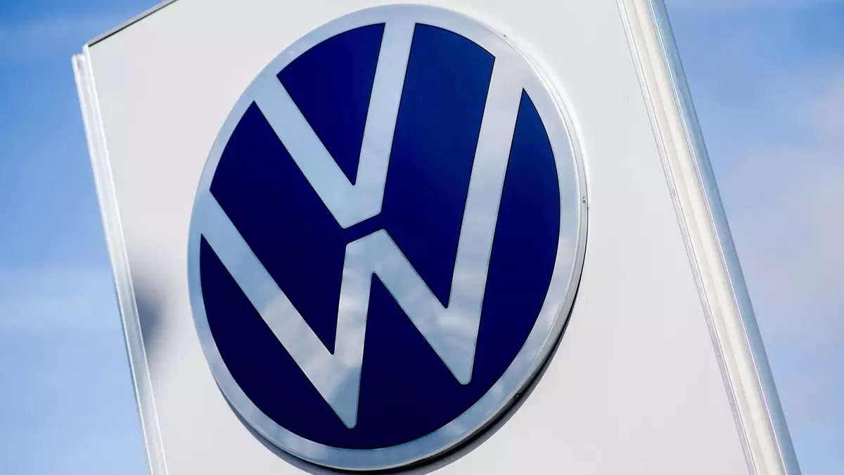 Der VW-Konzern setzt seinen Kurs zur stärkeren Fokussierung auf das Kerngeschäft fort. (Archivbild) - Bild: Hauke-Christian Dittrich/dpa