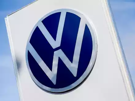 Der VW-Konzern setzt seinen Kurs zur stärkeren Fokussierung auf das Kerngeschäft fort. (Archivbild) - Foto: Hauke-Christian Dittrich/dpa