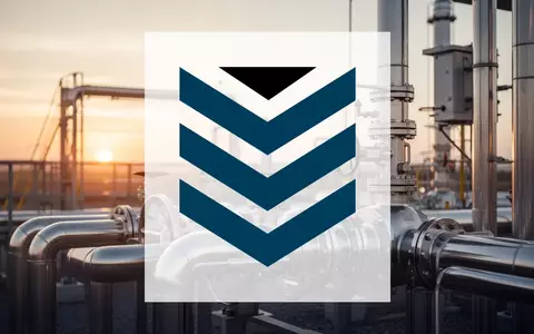 Moderne Industrieanlagen der Öl- und Gasförderung im goldenen Licht bei Sonnenuntergang. - Foto: über boerse-global.de