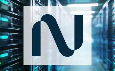 Abstraktes Bild eines modernen Rechenzentrums mit blauer Beleuchtung als Symbol fĂŒr digitales Wachstum und Cloud-Technologie. - Foto: ĂŒber boerse-global.de