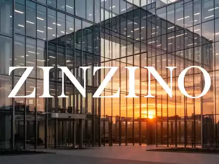 Modernes Bürogebäude bei Sonnenuntergang als Symbol für Unternehmensfinanzen und Quartalsberichte. - Foto: über boerse-global.de