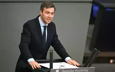 Frederik Bouffier (CDU) ist der Sohn des früheren hessischen Ministerpräsidenten Volker Bouffier. - Foto: Elisa Schu/dpa
