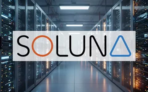 Moderne Rechenzentrums-Infrastruktur mit leuchtenden Server-Racks in einem atmosphärischen, professionellen Umfeld. - Foto: über boerse-global.de