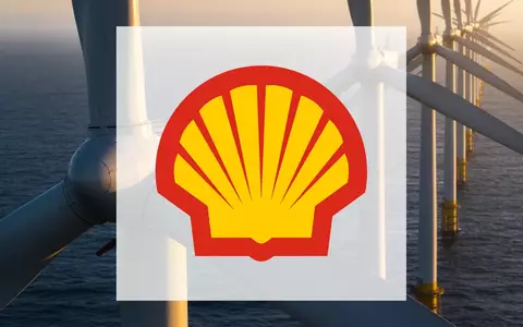Moderne Windkraftanlagen auf dem offenen Meer bei Sonnenuntergang als Symbol für die Energiewende. - Foto: über boerse-global.de